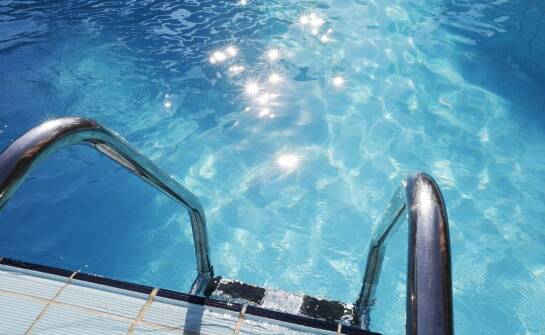 Dlaczego warto zainwestować w przeciwprądy do swojego basenu?