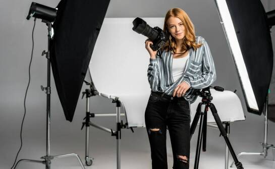 Indywidualna koncepcja sesji kobiecej: jak wpływa na cenę i efekt końcowy?