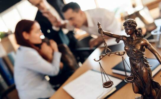 Jakie informacje o stanie sprawy udostępnia komornik wierzycielom?