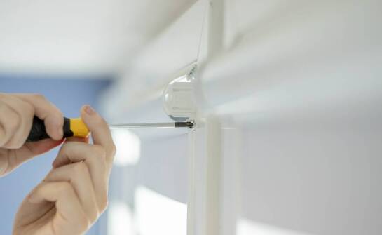 Przewaga regulowanych uchwytów w mocowaniu grzejników łazienkowych