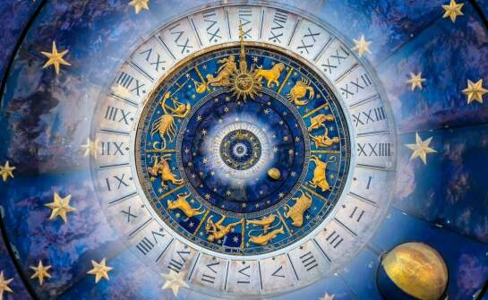 Symboliczne znaczenie zegara w kontekście narodzin nowego życia