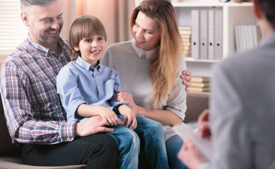 Jakie są najważniejsze procedury w sprawach adopcyjnych z perspektywy prawa rodzinnego?