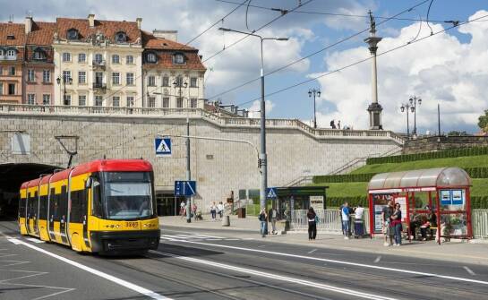 Jak aplikacja dostarcza aktualne rozkłady jazdy dla komunikacji miejskiej Gdańsk?