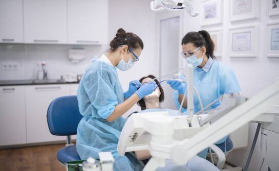 Rola profesjonalnego skalingu w profilaktyce chorób dziąseł