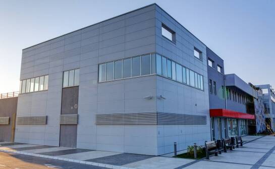 Jakie są najnowsze trendy w projektach hal magazynowych?