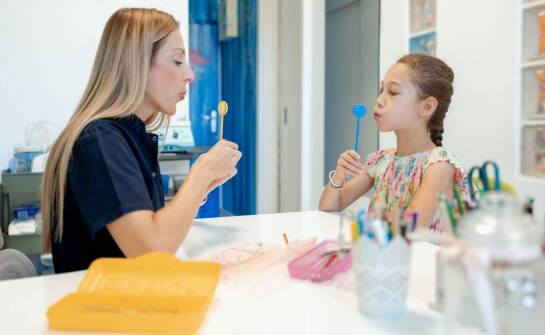 Wpływ zabaw logopedycznych na rozwój mowy dziecka w pracy z neurologopedą