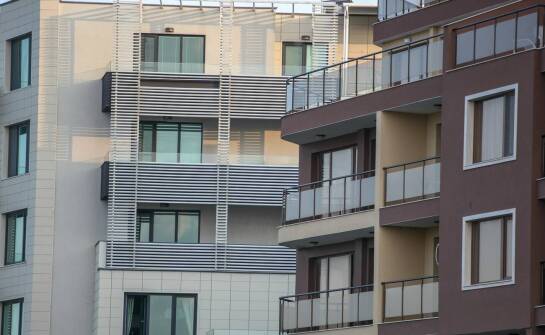 Okucia blacharskie balkonów a ochrona przed czynnikami atmosferycznymi