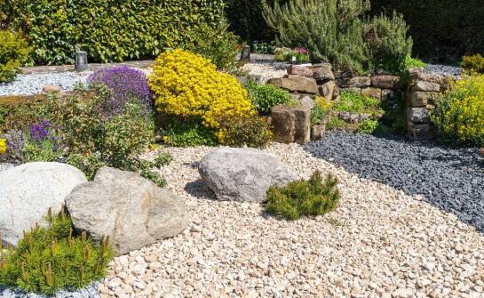 Montaż małej architektury w ogrodzie – funkcjonalność i estetyka