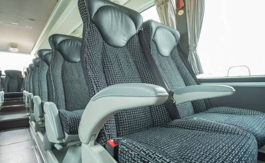 Porównanie cen wynajmu autobusów w Polsce – co warto wiedzieć?