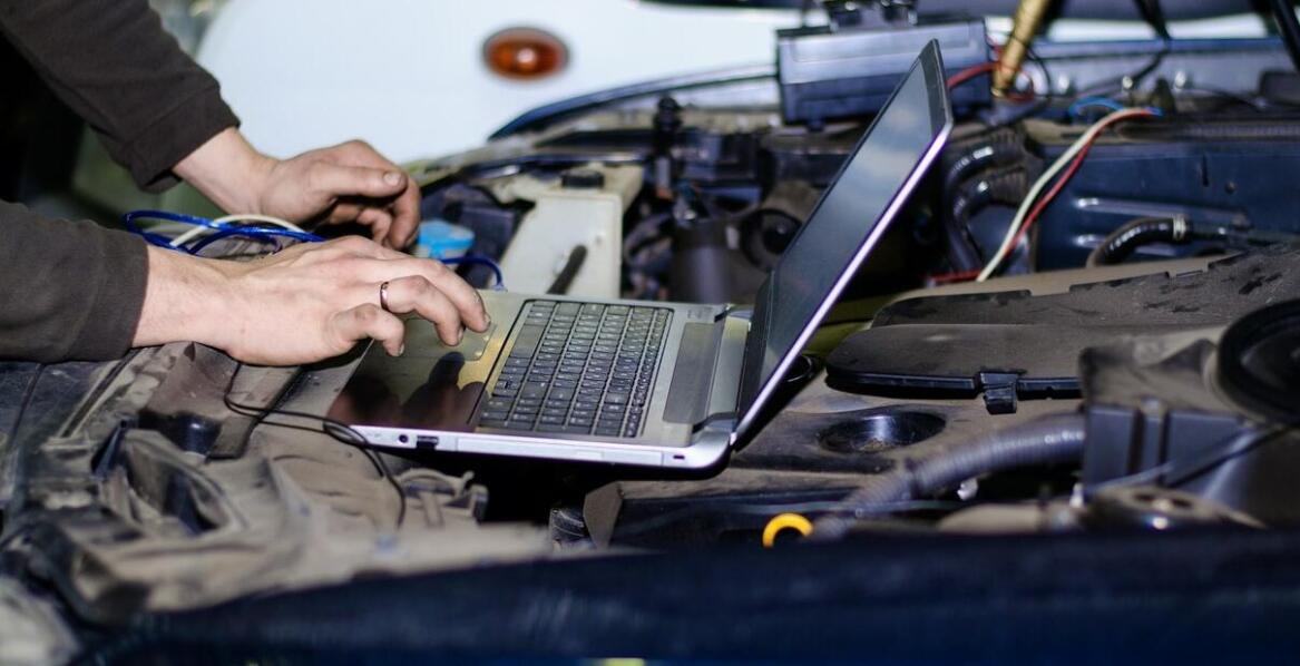 Jak diagnostyka komputerowa wspiera naprawy elektronicznych systemów bezpieczeństwa?
