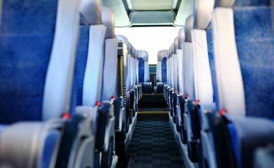 Wynajem minibusów a elastyczna logistyka dla małych grup