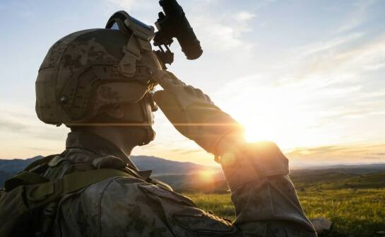 Porównanie modeli lornetek taktycznych dostępnych na rynku