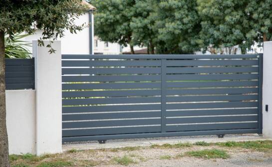 Jakie cechy charakteryzują nowoczesne bramy przesuwne?