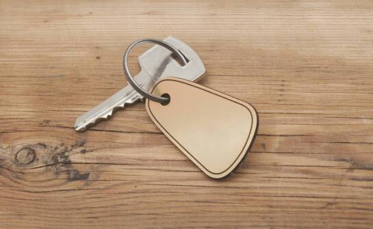 Kolorowe breloki z własnym nadrukiem – jak wybrać idealny projekt?