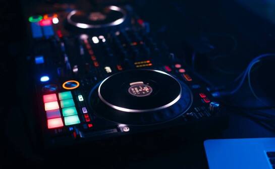 Jakie niedoceniane albumy na winylach warto odkryć w naszym sklepie?