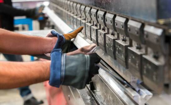 Wprowadzenie do obsługi i użytkowania gietarki trójrolkowej