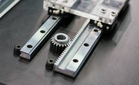 Wózki liniowe a ich wpływ na redukcję hałasu w systemach mechanicznych