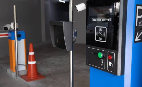 Automatyczne systemy parkingowe: Wygoda i efektywność zarządzania przestrzenią