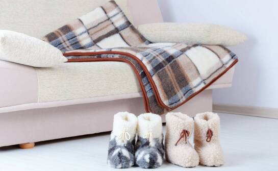 Zimowe akcesoria dla chłopców – dlaczego warto wybrać komplet czapka i komin?