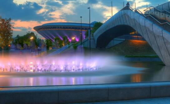 Jakie wyzwania stawia projektowanie scenografii dla oper?