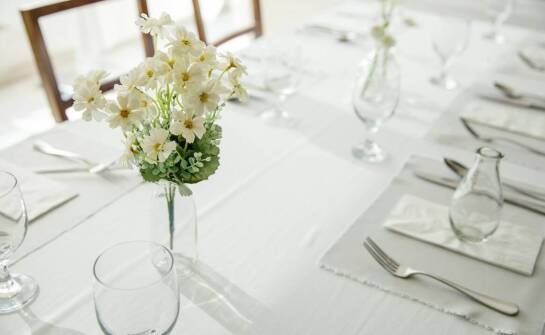 Różnorodność ceramicznych pater – jak je wykorzystać w aranżacji stołu?