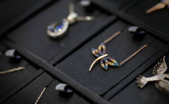 Zalety wyboru biżuterii z żółtego złota w jubiler ella bolesławiec