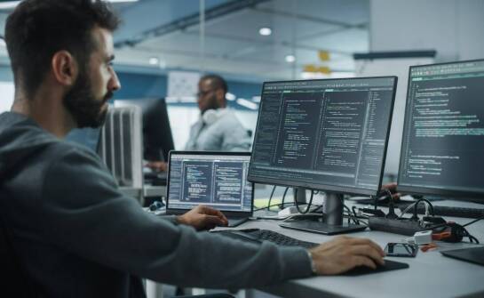 Jakie są najważniejsze aspekty wyboru odpowiedniego oprogramowania IT?