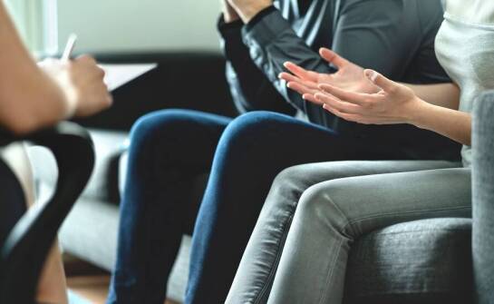 Czy terapia małżeńska jest pomocna w odbudowie zaufania do partnera?