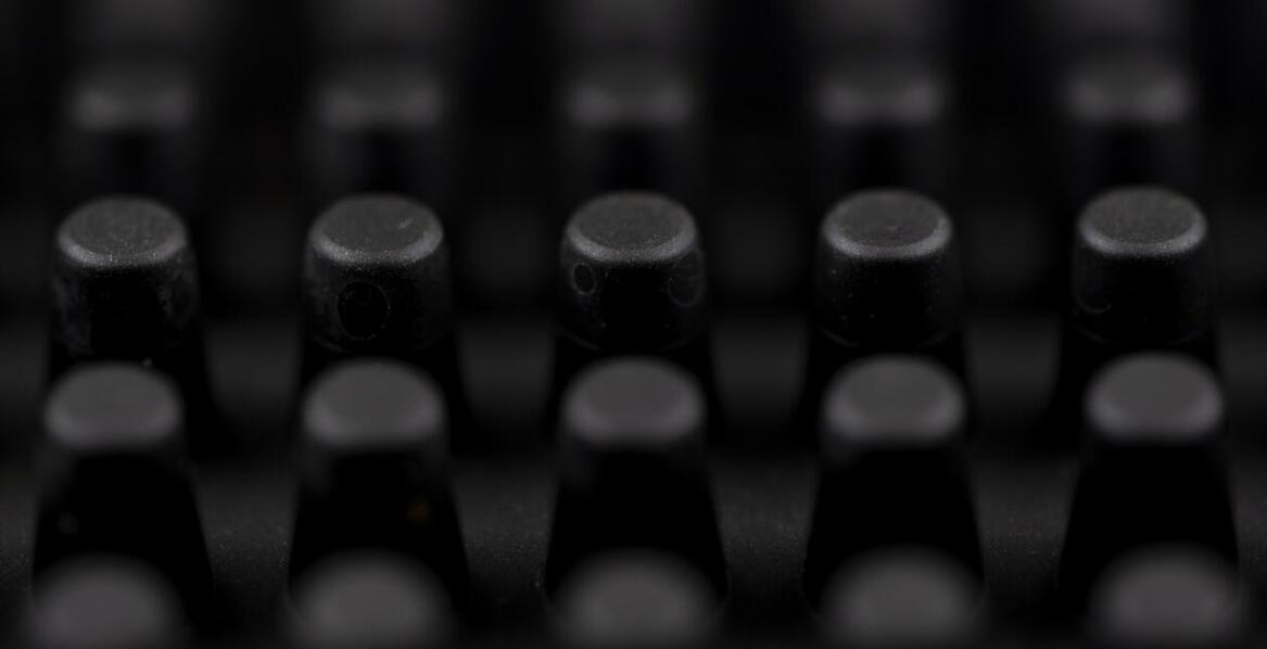 Rola zderzaków gumowych w budownictwie - amortyzacja i ochrona konstrukcji