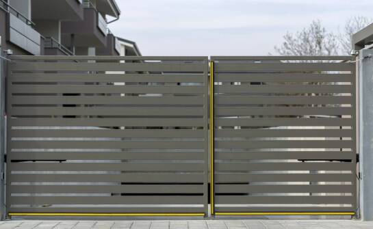 Jak automatyka bram wpływa na estetykę i funkcjonalność posesji