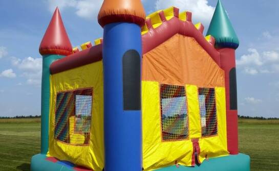 Kojec trampolina – jak wybrać najlepszy model dla swojego dziecka?