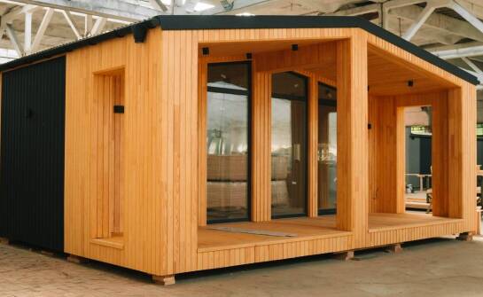 Jak szybki montaż wpływa na decyzję o budowie domów letniskowych?