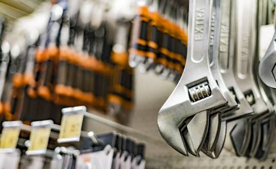 Jakie akcesoria dodatkowe mogą wspierać działanie uchwytów na drabinę do busa?