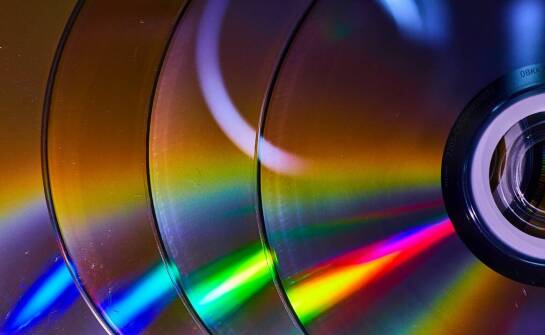 Jak różne typy opakowań wpływają na odbiór tłoczonych płyt CD?