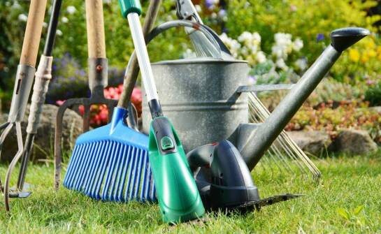 Porównanie różnych typów kosiarek – elektryczne, spalinowe i akumulatorowe