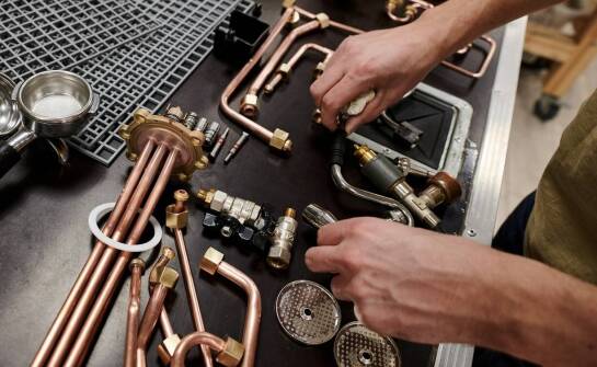 Rola zakuwania rurek hydraulicznych w systemach wysokociśnieniowych