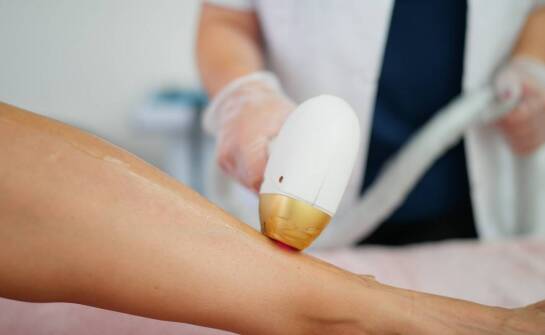 Dlaczego laser na nogi jest bezpieczny dla różnych typów skóry?