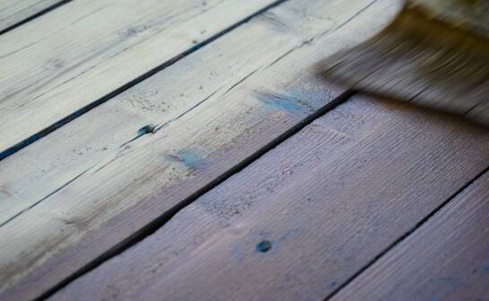 Jak opalać drewno, aby uzyskać trwały i odporny materiał budowlany?