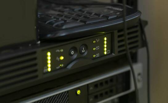 Jakie są zalety stosowania pilotów do tajnego głosowania online?