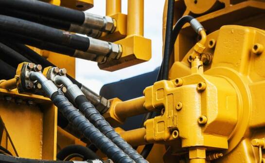 Jak siłowniki hydrauliczne zwiększają efektywność w przemyśle budowlanym?