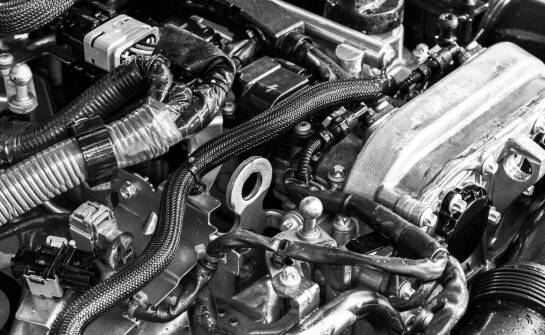 Zalety chiptuningu w samochodach osobowych i dostawczych: Jak poprawić osiągi pojazdu?