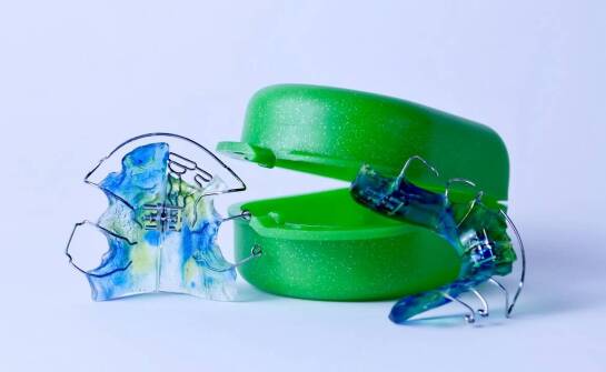 Innowacyjne aparaty ortodontyczne – co nowego w ofercie sklepu stomatologicznego?