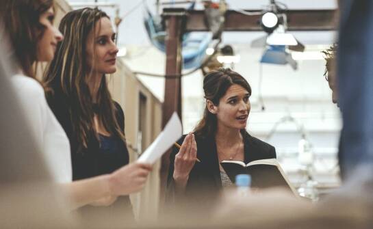 Jakie usługi oferuje urząd celny dla małych przedsiębiorstw?