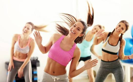 Jak treningi online mogą wspierać rozwój siły mięśniowej?