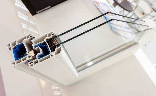 Jakie korzyści płyną z wyboru drzwi z PCV do domów energooszczędnych?