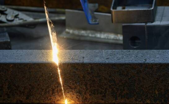 Nowoczesne zastosowania pił dwugłowicowych do aluminium w przemyśle budowlanym