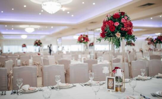 Wybór menu na wesele – jak sala weselna może pomóc w decyzji?