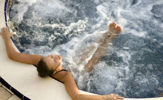 Najnowsze trendy w projektowaniu jacuzzi całorocznych