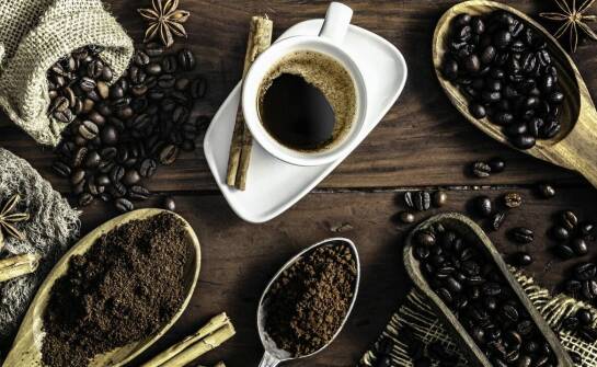 Kawa mielona 500g – jakie dodatki wzmacniają jej smak?