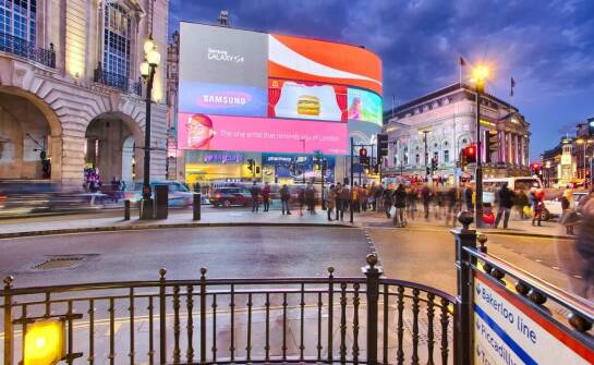 Jakie są najnowsze trendy w projektowaniu i instalacji reklam LED?